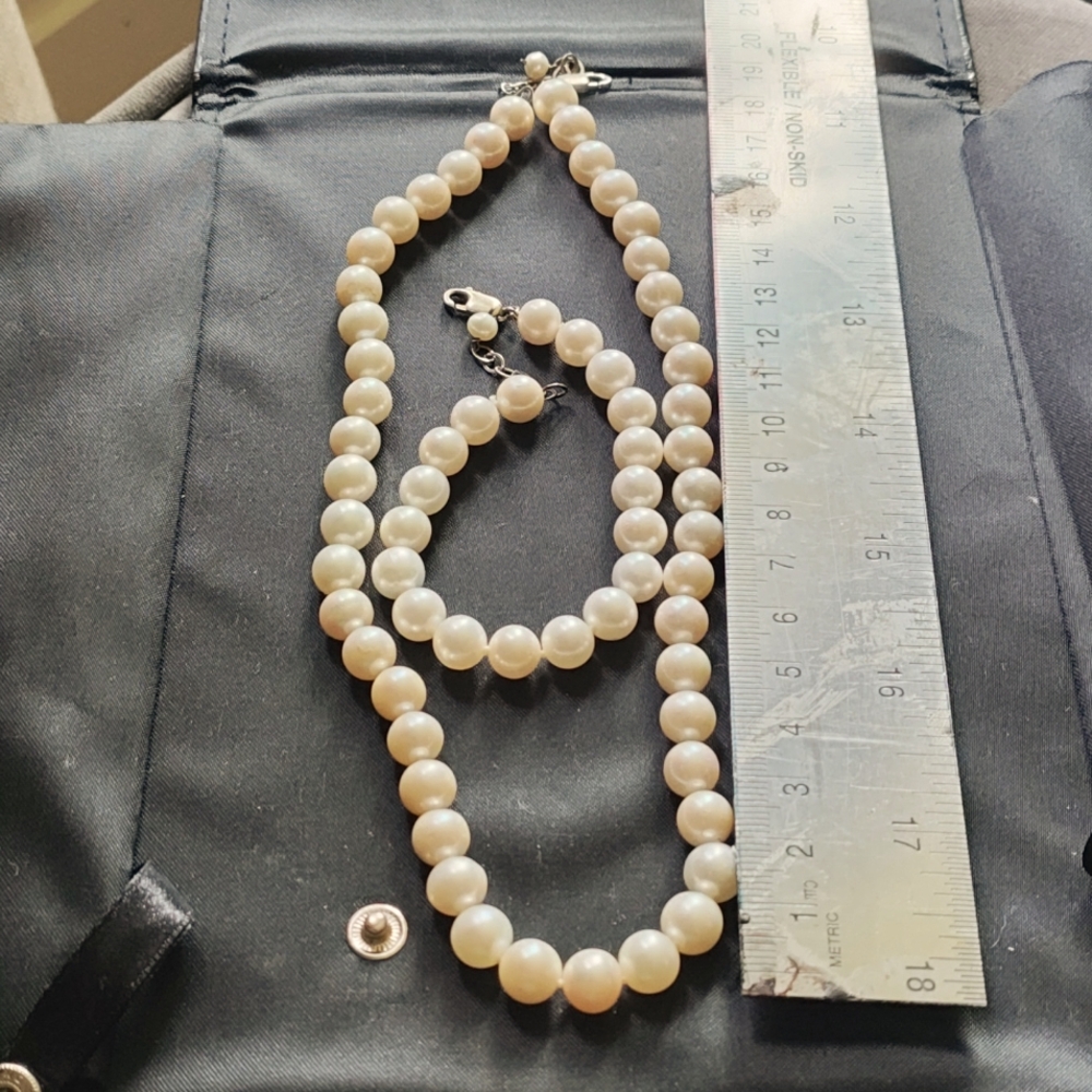 Freshwater pearl necklace/bracelet set
